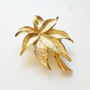 VINTAGE- Signed Gerry’s Golf Tone Leaf Pin Brooch